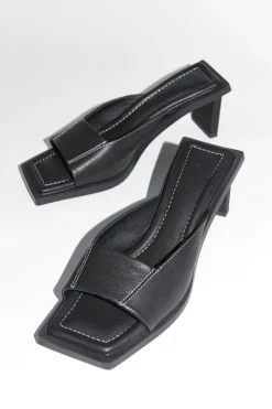 Contrast Stitch Heel - Black|St. Agni Clearance