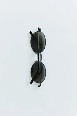 Fine Metal Oval Sunglasses - Black/Grey|St. Agni Outlet