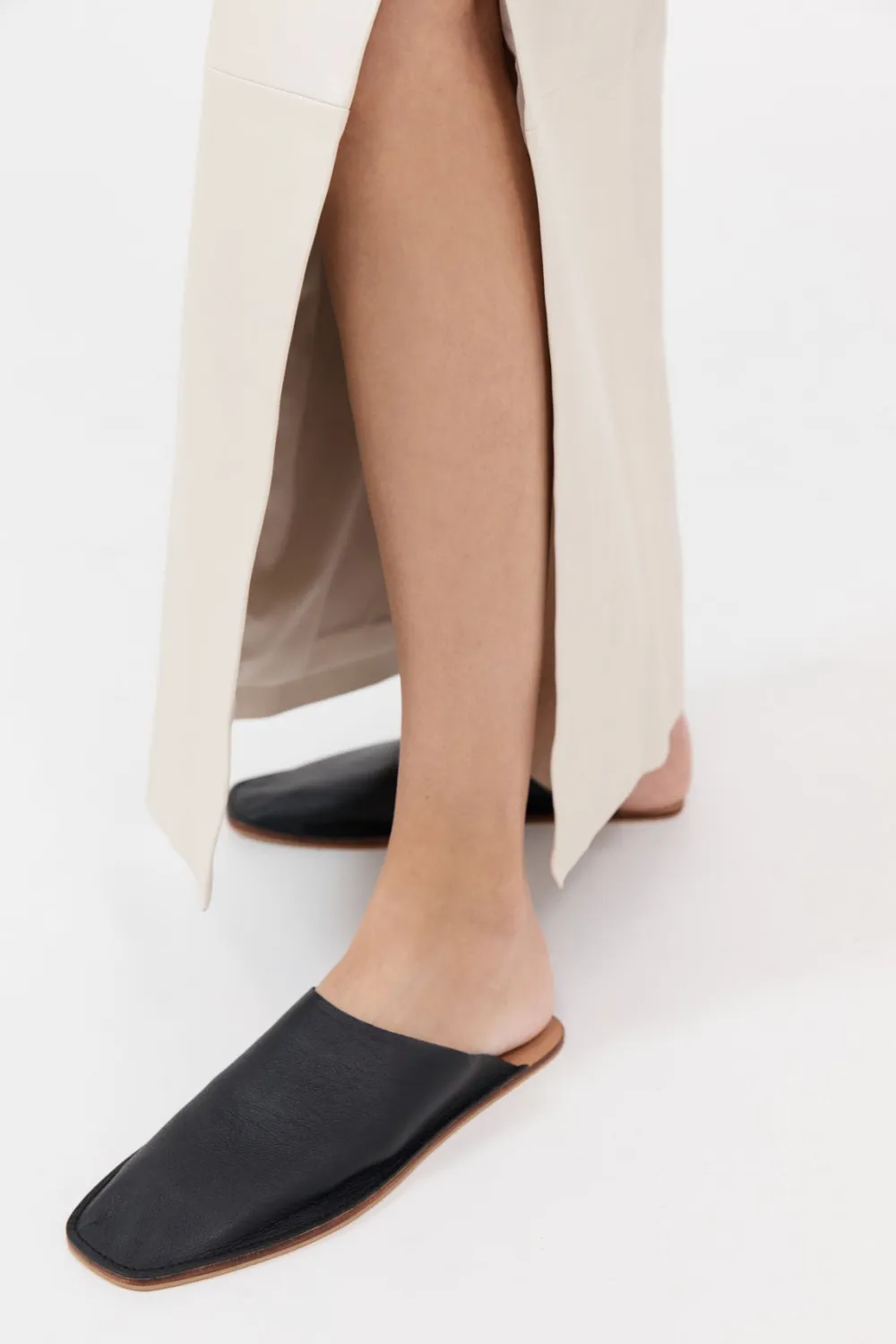 Lounge Slides - Black|St. Agni Online