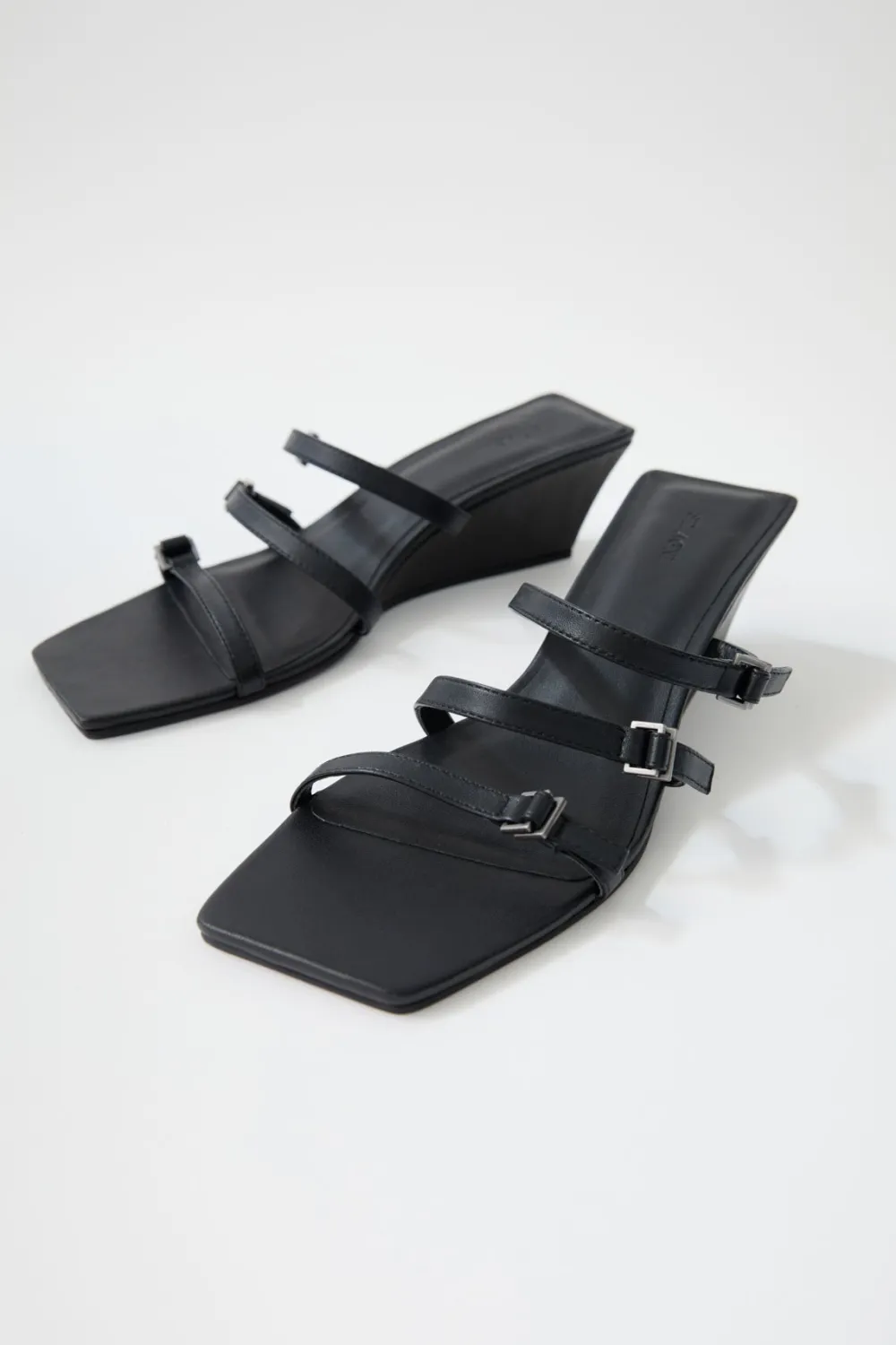 Mini Ring Detail Wedge - Black|St. Agni Shop