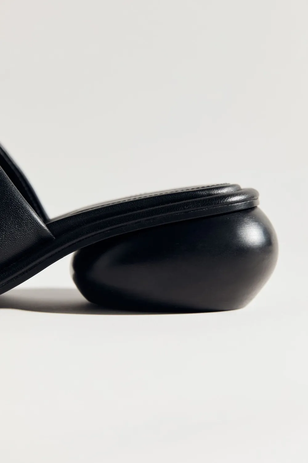 Minimal Dome Heel - Black|St. Agni Online