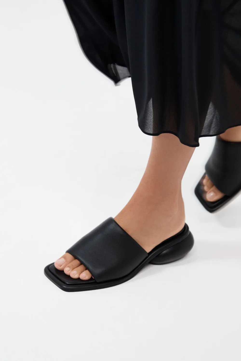 Minimal Dome Heel - Black|St. Agni Online