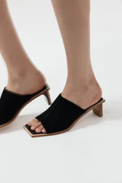 Raw Edge Heel -|St. Agni Outlet
