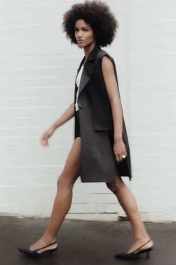 Sleeveless Tailored Blazer - Black|St. Agni Best